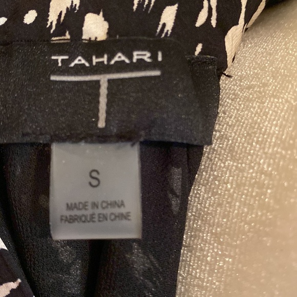 ⭐️Host Pick⭐️Tahari top - Picture 12 of 14